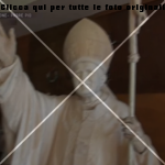 papa giovanni paolo II statua Il testimone