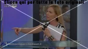 federica-panicucci-mattino-cinque-24-aprile-2013-5