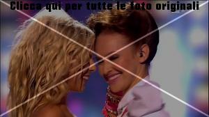 esc-finale-2013 (11) finlandia-bacio-lesbo