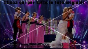 esc-finale-2013 (12) finlandia-bacio-lesbo