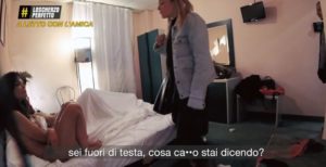 lo-scherzo-perfetto-a-letto-con-l-amica-2