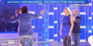 giucas-casella-ipnotizza-nadia-rinaldi-domenica-live-2