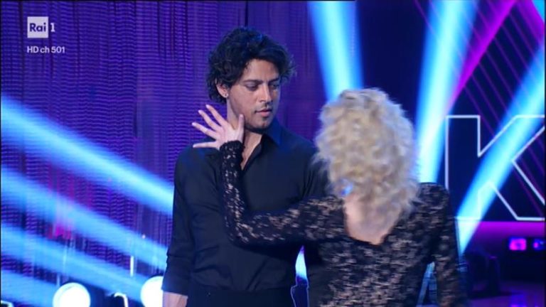 gabriel-garko-ballando-con-le-stelle-14-aprile-2018 (11)