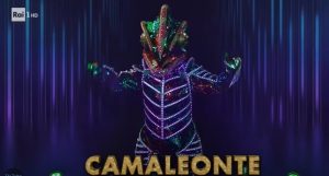 cantante-mascherato-camaleonte