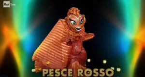 cantante-mascherato-pesce-rosso