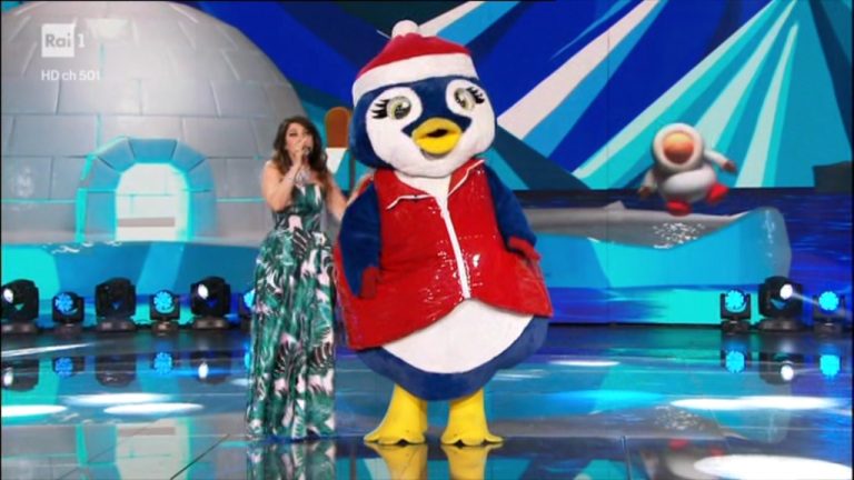 pinguino-cantante-mascherato-11-febbraio-2022 (8)