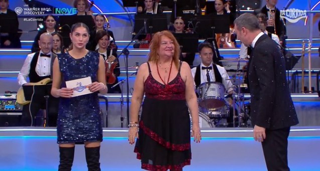 La Corrida: la cantante di Attenti al Lupo (video)